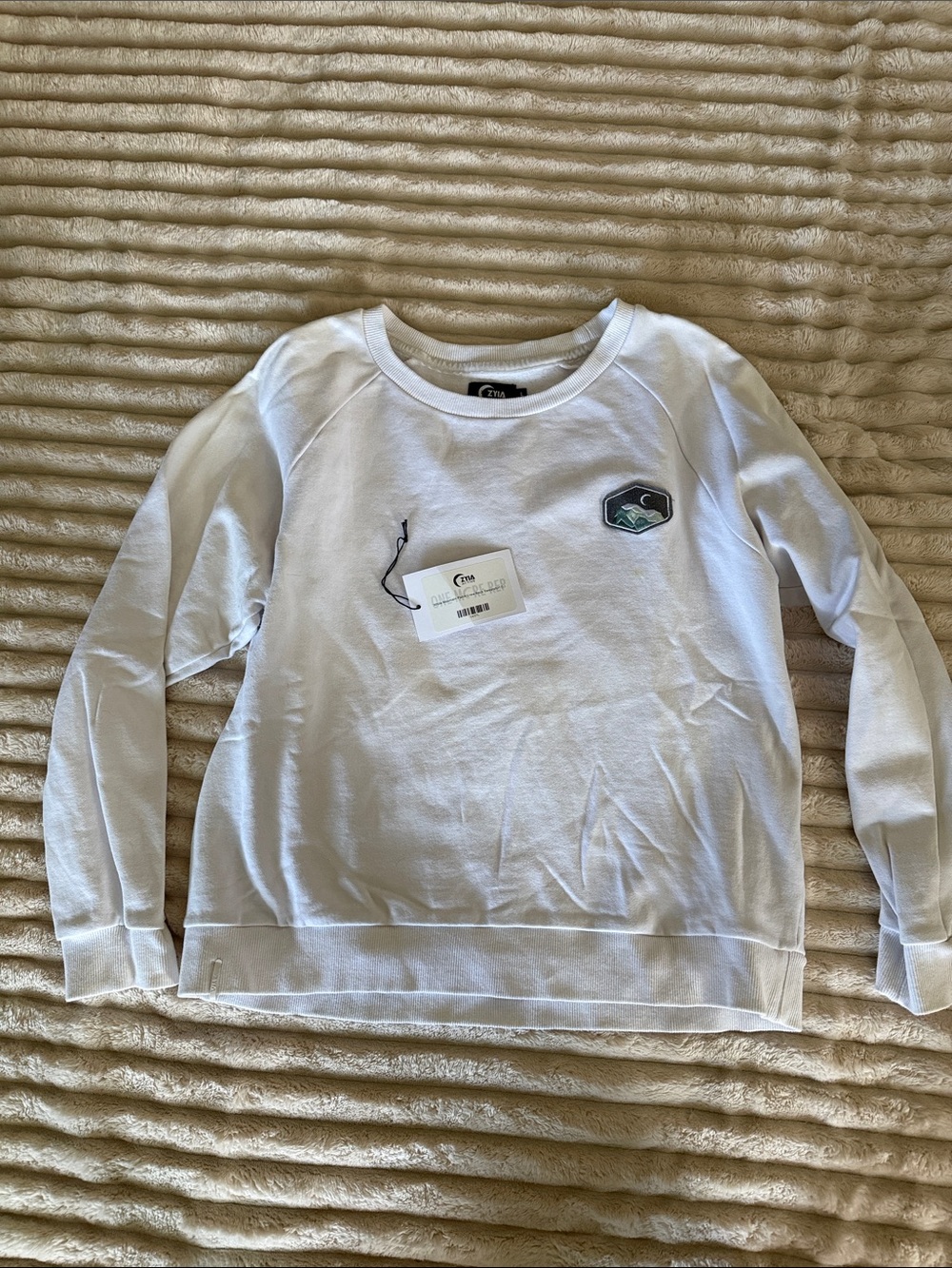 NWT ZYIA White Mountain Patch Crew Neck Sweatshirt Large